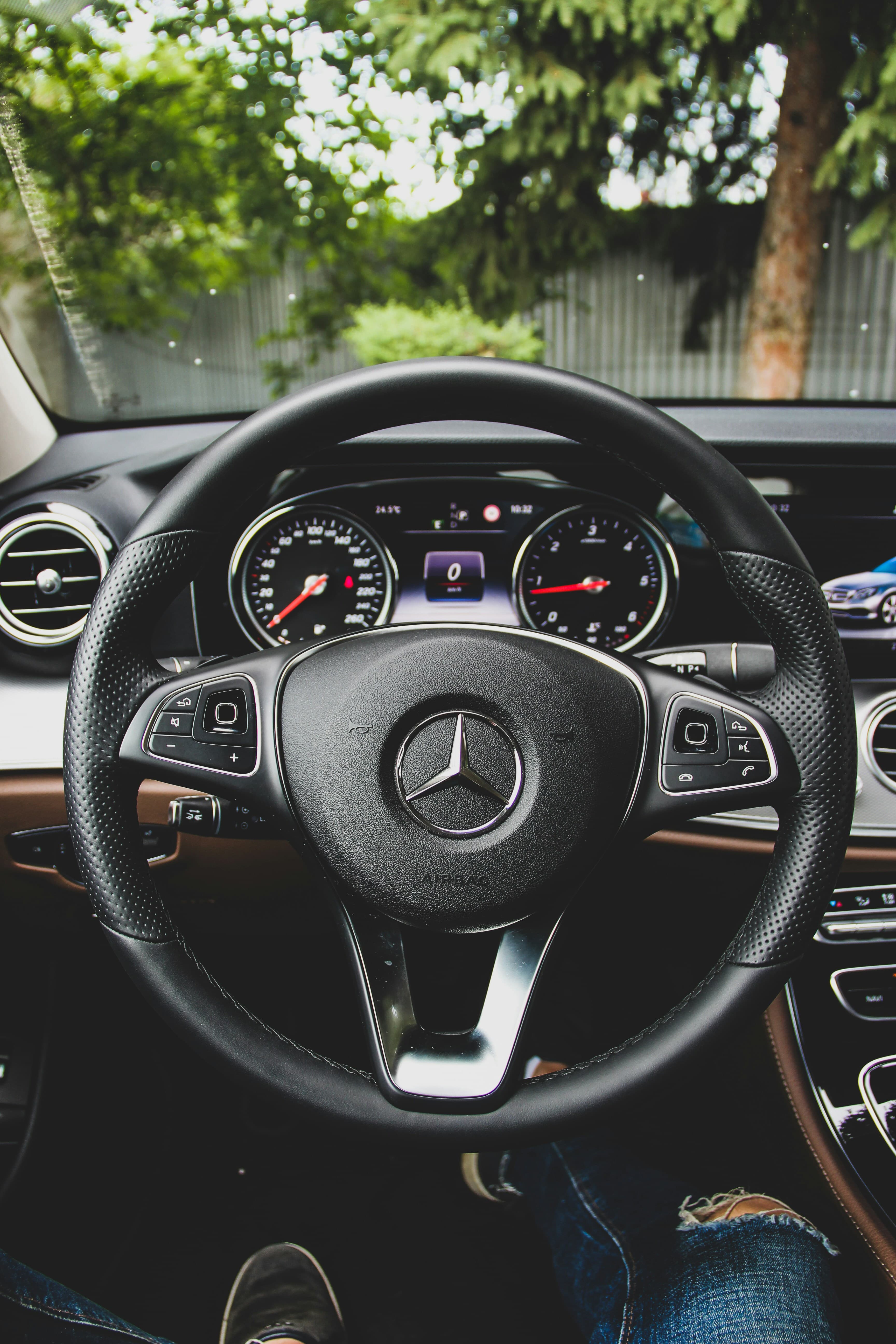 Volante de couro de um carro